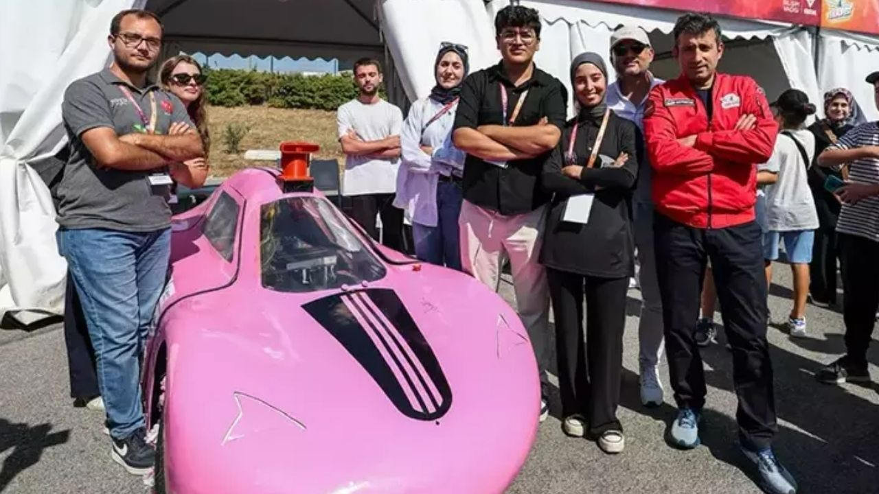 Robotaksi heyecanı! TEKNOFEST’te Bakan Kacır ve Selçuk Bayraktar gençlerle buluştu