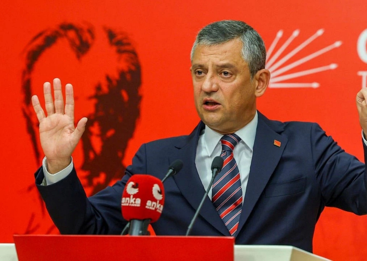Özgür Özel’i yine trollediler! Murat Kapki’nin dilekçesindeki tarih çelişkisi ortaya çıktı..