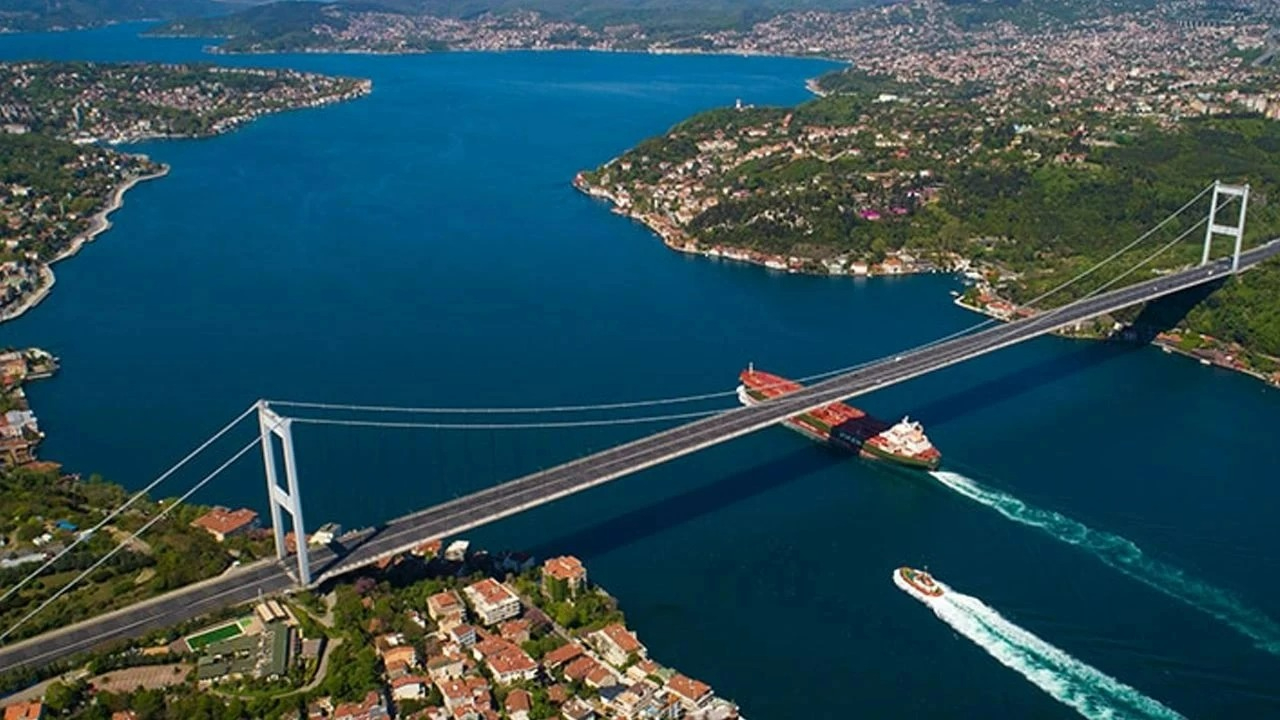 İstanbul Boğazı’nda alarm! 249 metrelik dev tanker trafiği durdurdu