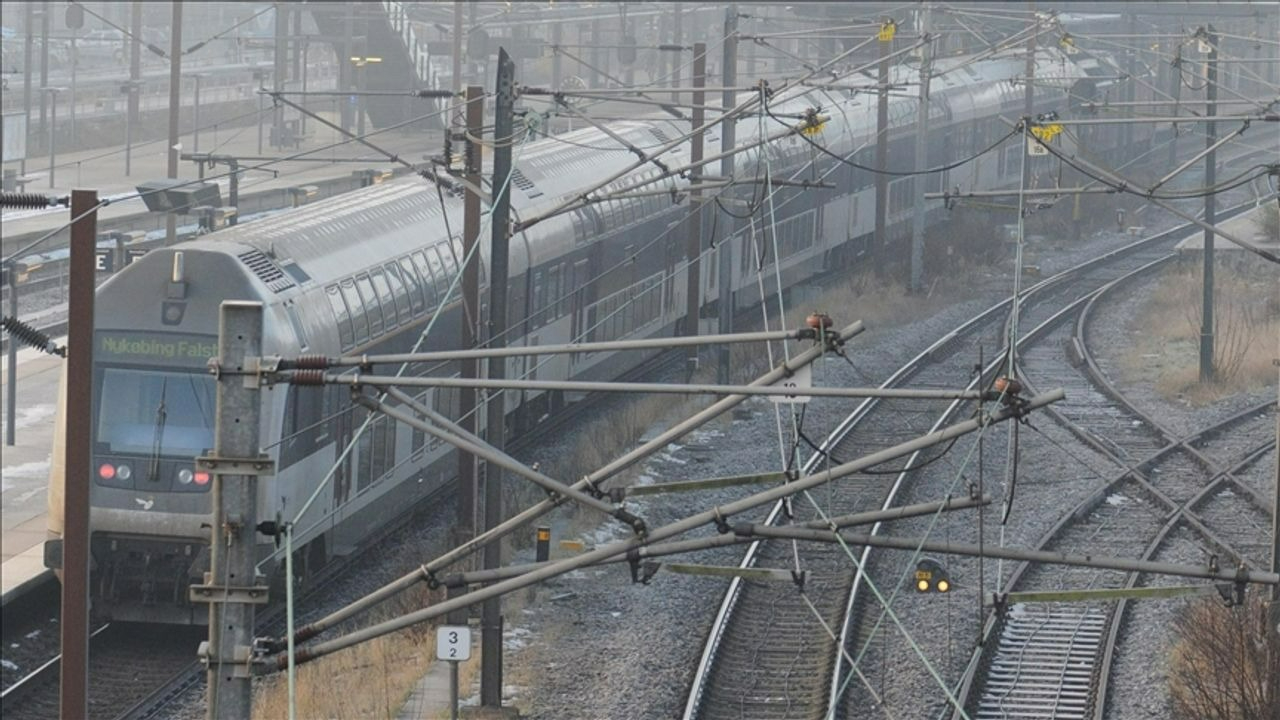 Danimarka'da facia! Yolcu treni raydan çıktı, yaralılar var
