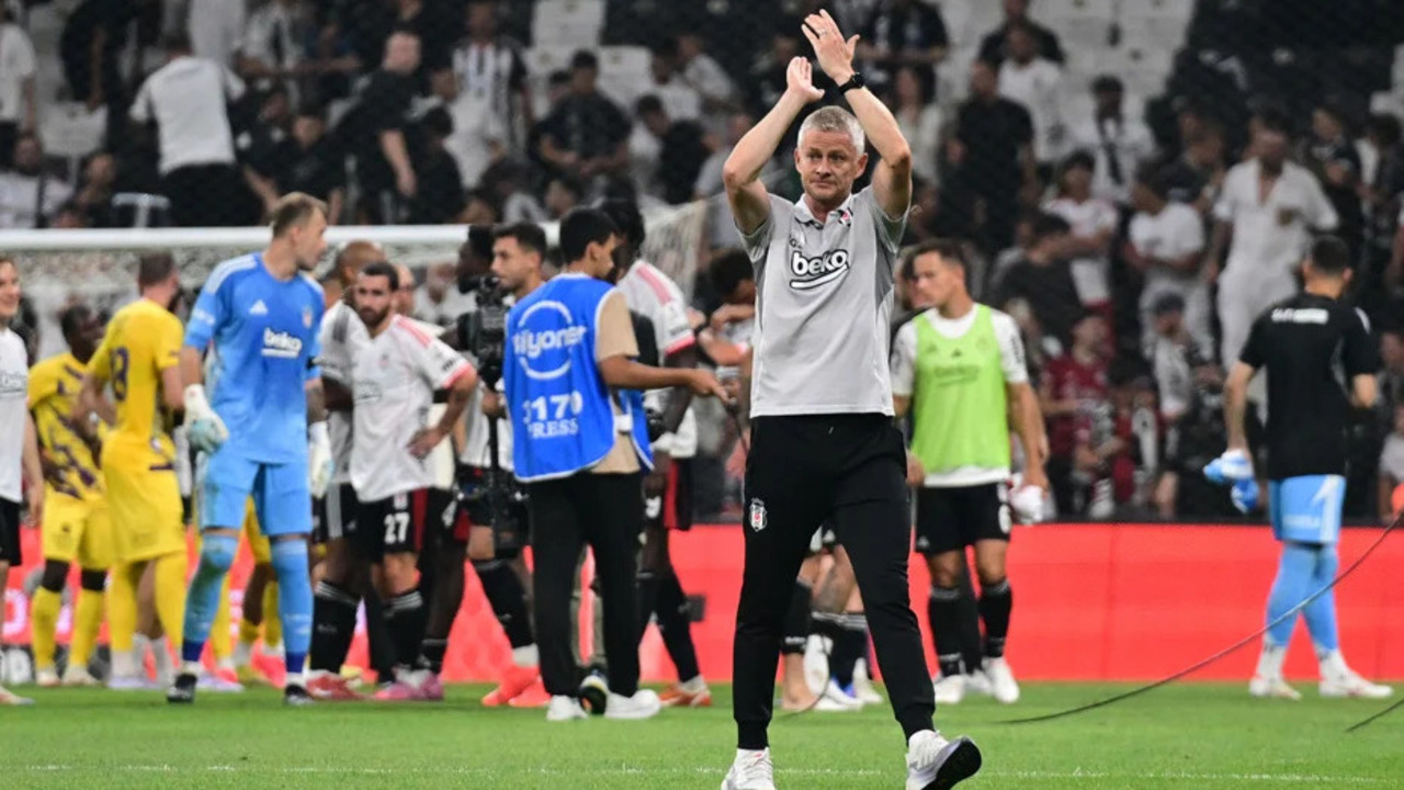 Maç sonu tribünleri alkışlayan Ole Gunnar Solskjaer'e büyük şok!