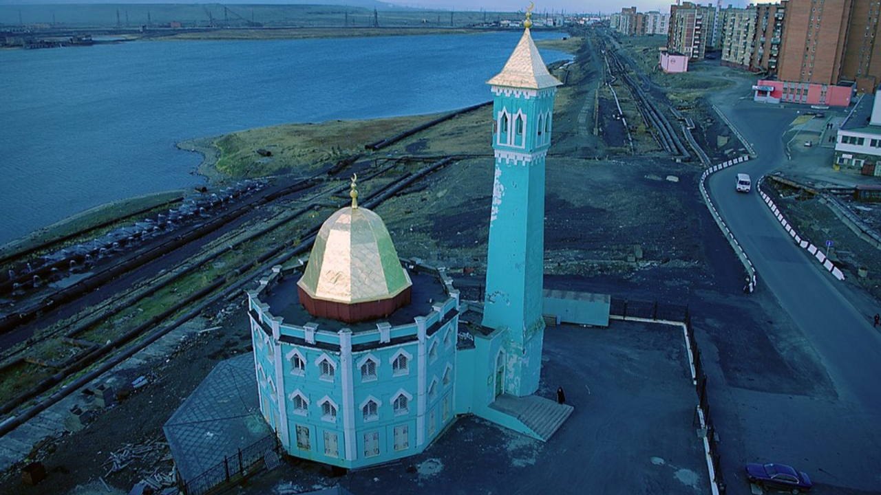 Kutuplarda Müslüman olmak! Dünyanın en kuzeyindeki camii Nurd Kamal Camii’ne kısa bir yolculuk