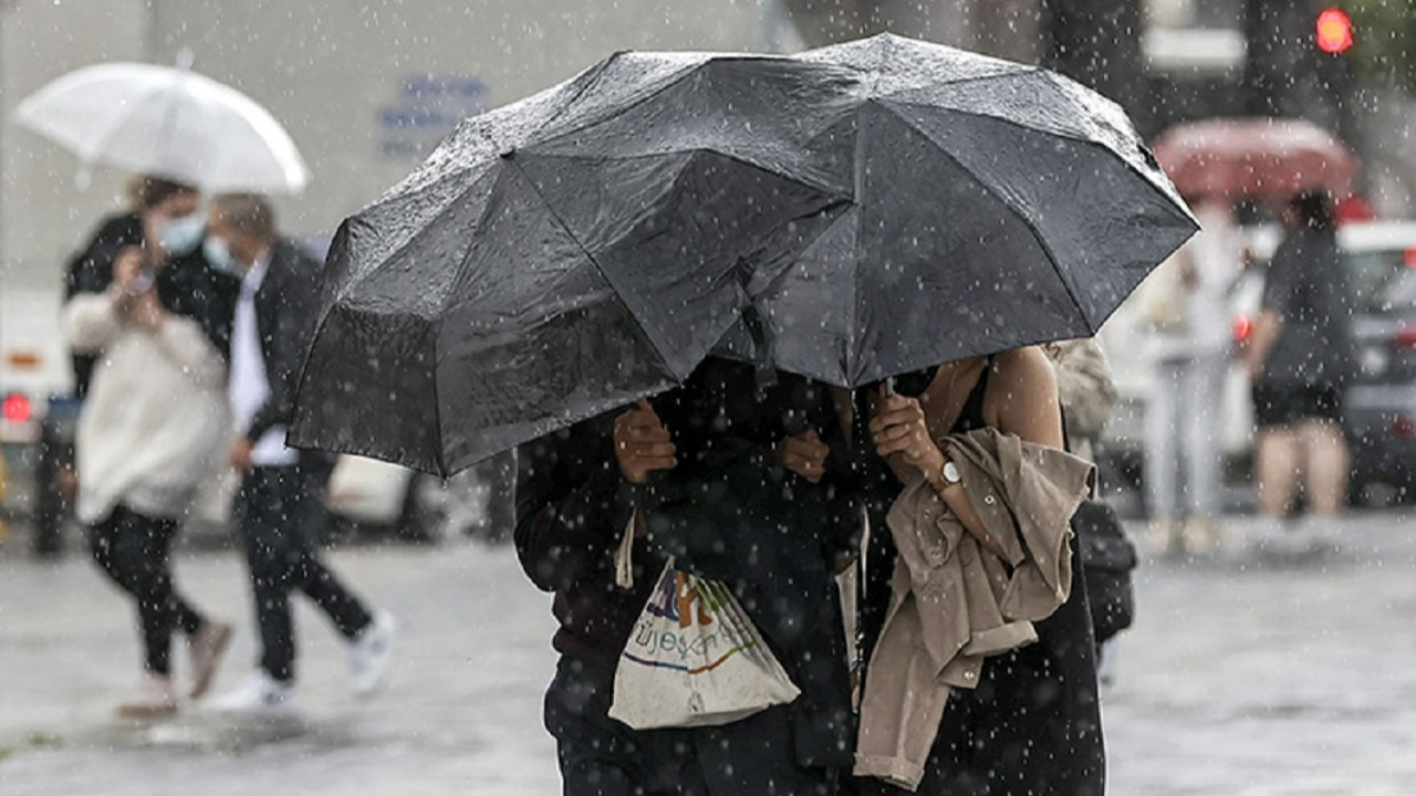 Meteoroloji yeni haritayı paylaştı: 4 ile sağanak geliyor, İstanbul’da fırtına ne zaman duracak?