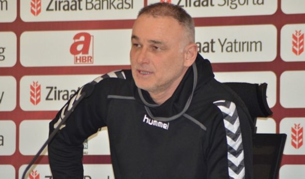 Büyük sürpriz! Konyaspor yeni hocasıyla anlaştı!