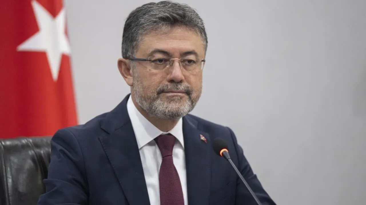 Bakan Yumaklı: Gelibolu’daki yangına 12 uçak ve 1.300 personelle müdahale ediliyor