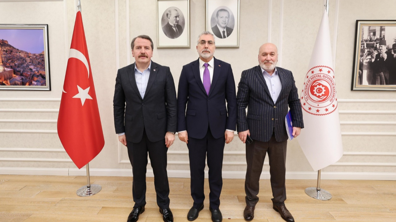 Gözler o saate çevrildi! Hükümet memur ve memur emeklisine yeni zam teklifini 18:30'da yapacak