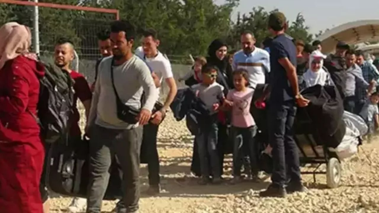 Suriyelilerin Türkiye’den ülkelerine gönüllü dönüşleri sürüyor