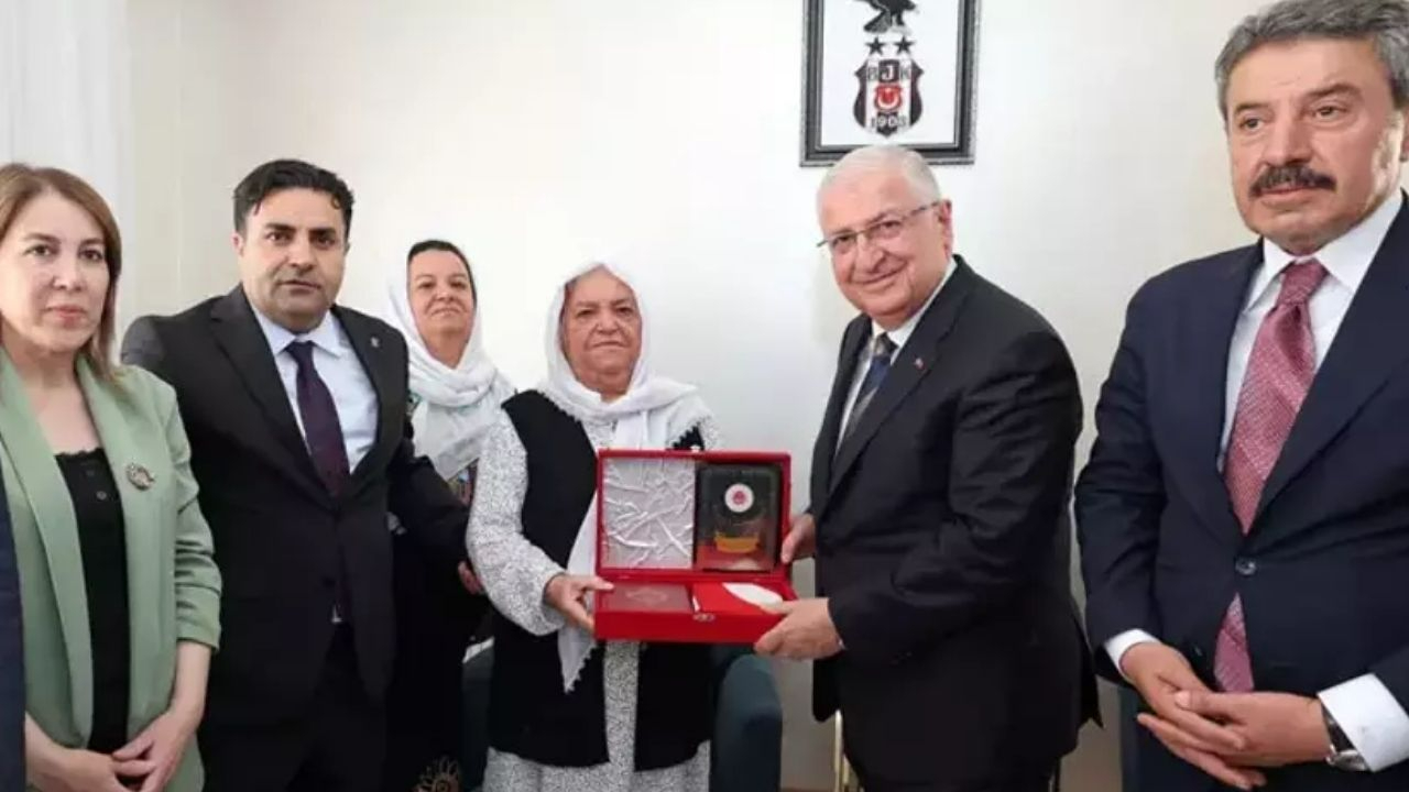 Milli Savunma Bakanı Yaşar Güler Şırnak’ta şehit ailelerini ziyaret etti