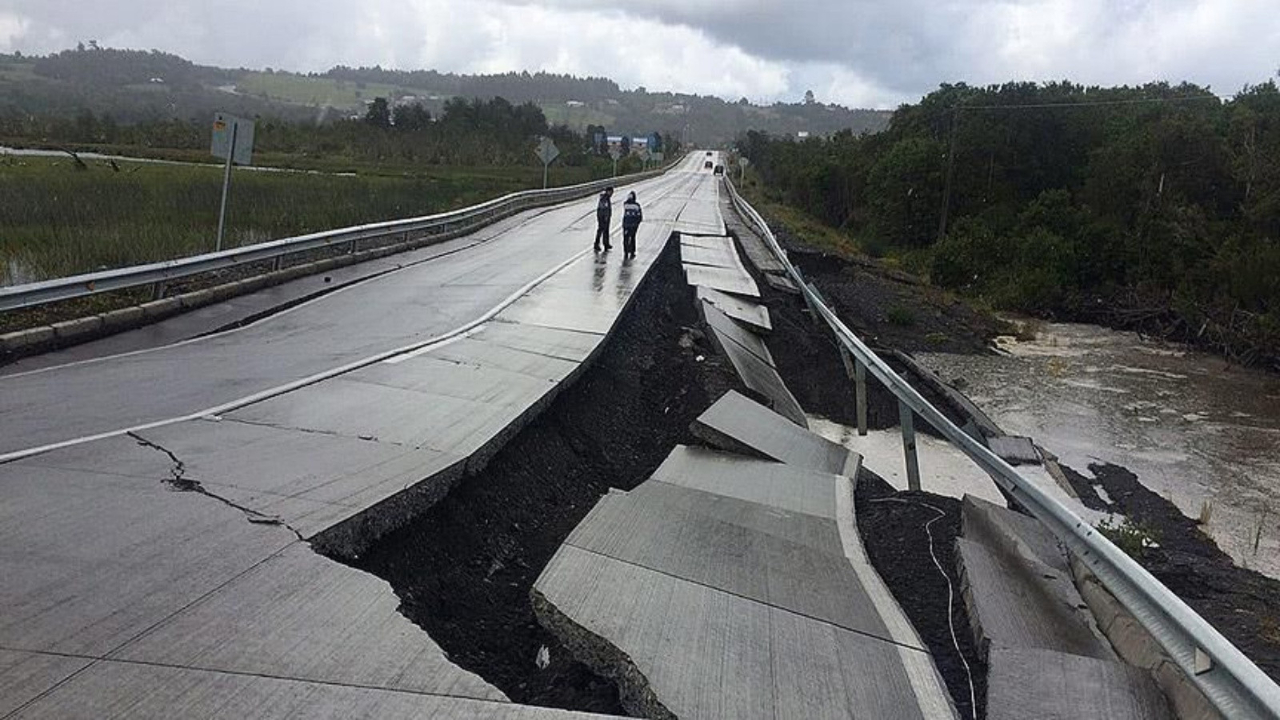 Şili'nin güneyinde 7,5 büyüklüğünde deprem: Tsunami alarmı verildi