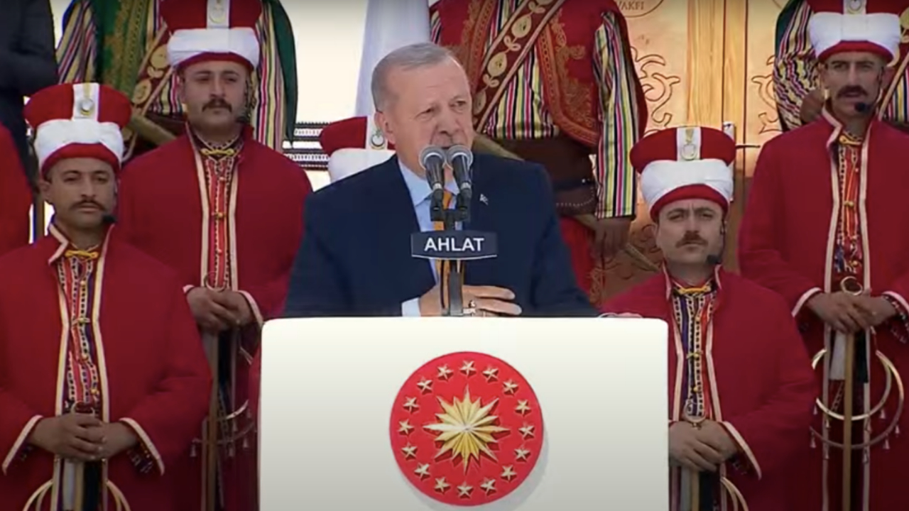 Cumhurbaşkanı Erdoğan’dan Ahlat’ta Malazgirt mesajı: Ahlat, Türk milleti için Kızılelma’nın anahtarıdır