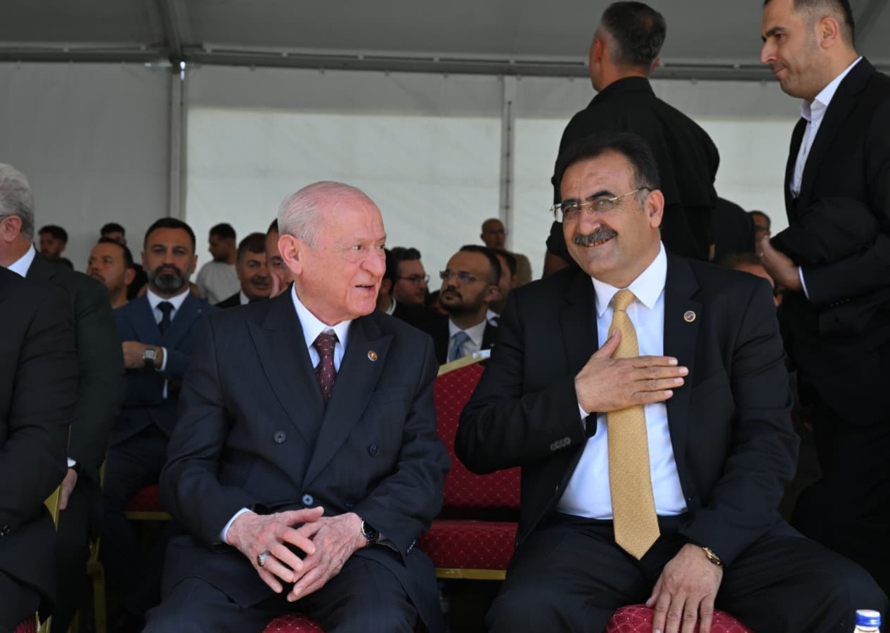 Malazgirt’te dikkat çeken kare! Siyasi kulislerde gündem: Bahçeli’nin yanındaki isim bakın kim!