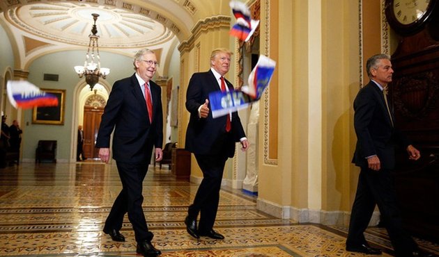 Trump'a Rusya bayraklı protesto!
