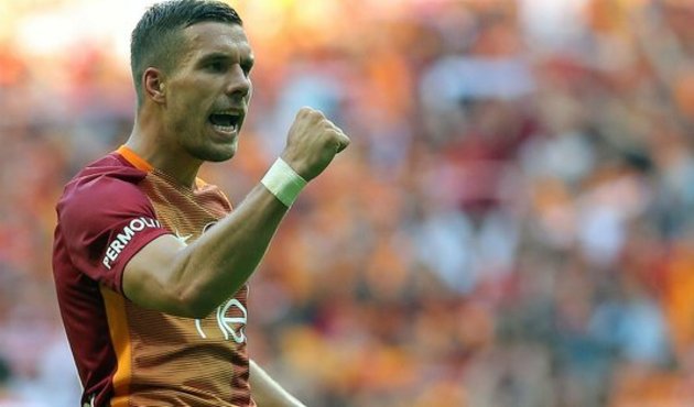 Podolski'den Fenerbahçelileri çıldırtacak paylaşım!