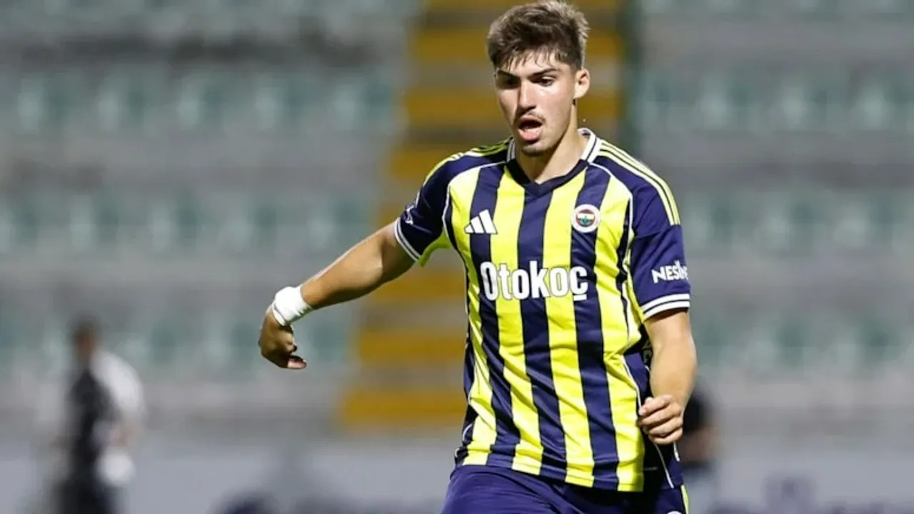 Fenerbahçe’de büyük şok! Transfer dedikodusuyla gündeme gelen yıldız kadrodan çıkarıldı!