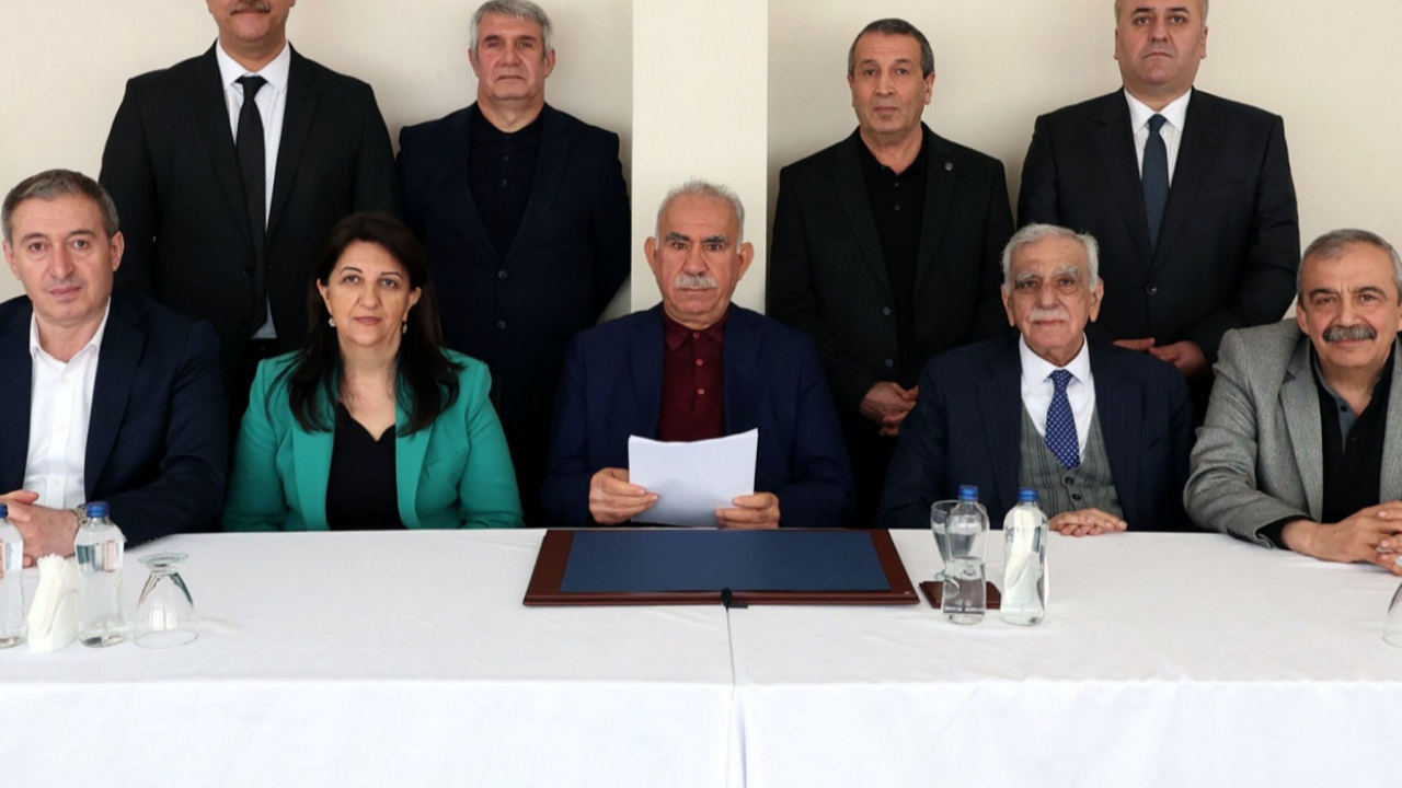 PKK silah bıraktı, şimdi sıra yeni adımlarda... DEM heyeti İmralı yolunda: Terörsüz Türkiye Komisyonu sonrası ilk ziyaret
