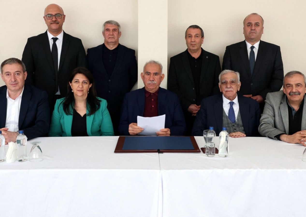 PKK silah bıraktı, şimdi sıra yeni adımlarda... DEM heyeti İmralı yolunda: Terörsüz Türkiye Komisyonu sonrası ilk ziyaret