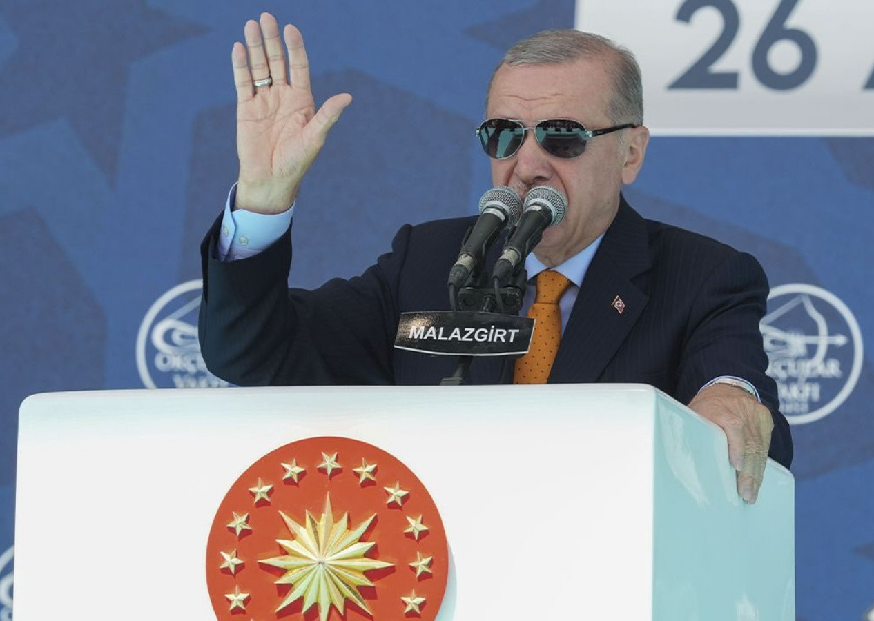 Cumhurbaşkanı Erdoğan'dan Malazgirt’te net mesaj: Yönünü Ankara’ya, Şam’a dönen kazanacak, kıblesini şaşıran kaybedecek!