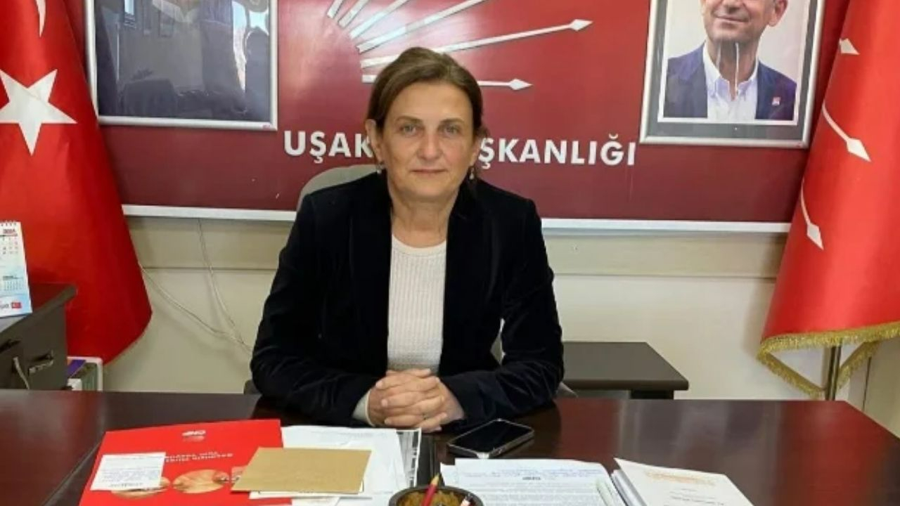 CHP'de istifa depremi!  Uşak İl Başkanı ve Kadın Kolları Yönetimi görevden ayrıldı!İl Başkanı ve Kadın Kolları Yönetimi görevden ayrıldı!