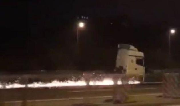 TEM'de TIR dehşeti! Ateş saça saça 16 kilometre kaçtı