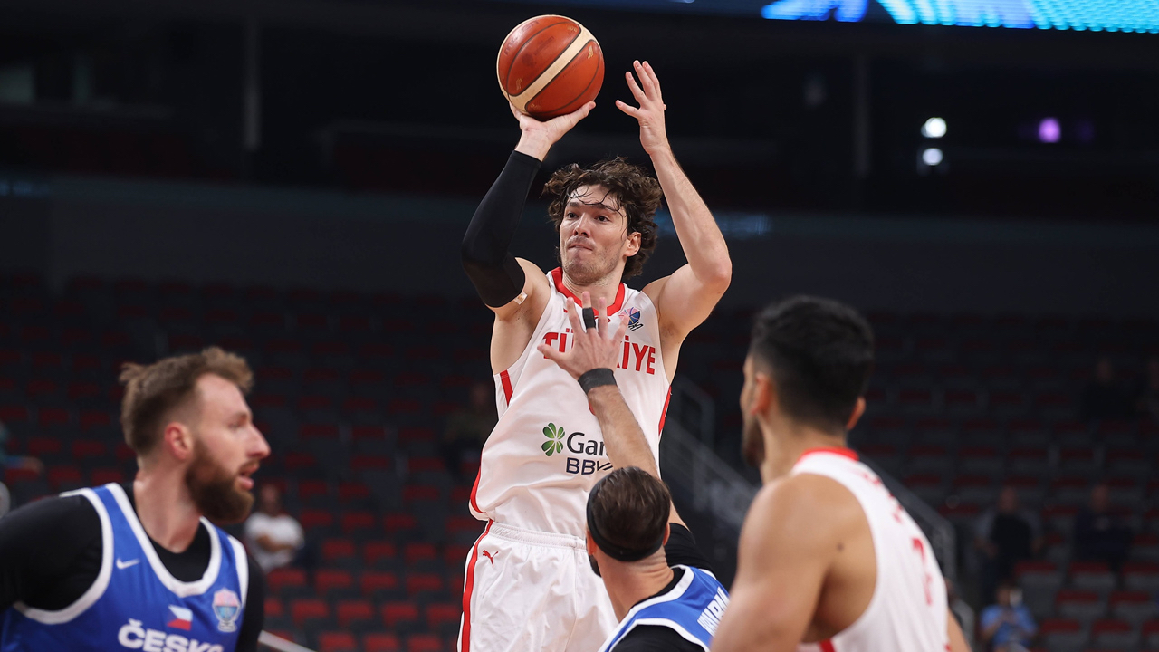 12 Dev Adam Ergin Ataman yönetiminde ikide iki yaptı! Son kurban Çekya