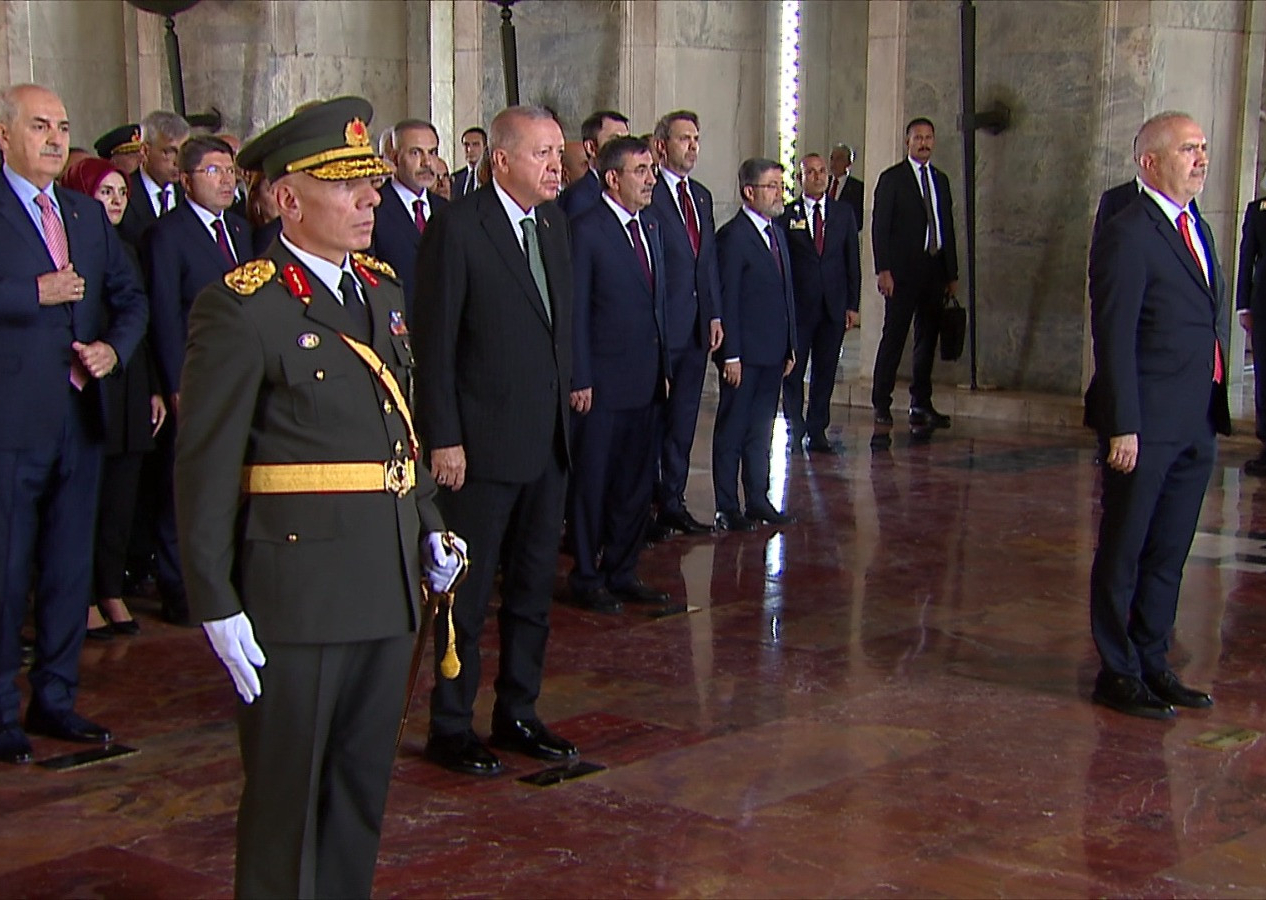 Cumhurbaşkanı Erdoğan ve devlet erkanı Anıtkabir'de! “Müstevli emeller 100 yıl sonra da boş durmuyor!"