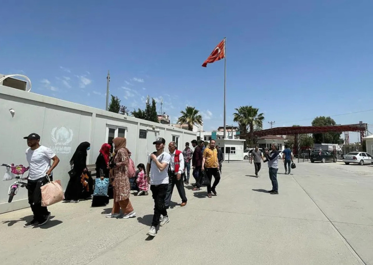 İçişleri Bakanı Ali Yerlikaya açıkladı: Büyük göç dalgası! Ülkelerine dönen Suriyelilerin sayısı 450 bin 169 oldu