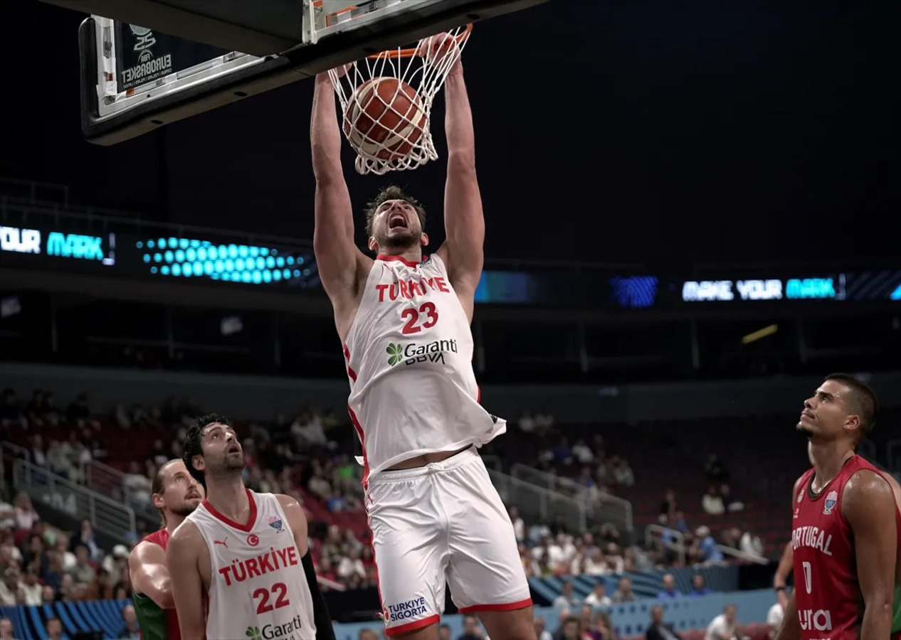 12 Dev Adam Portekiz'i yıktı, adını son 16 tutuna yazdırdı (Türkiye 95 - 54 Portekiz | Maçın özeti)