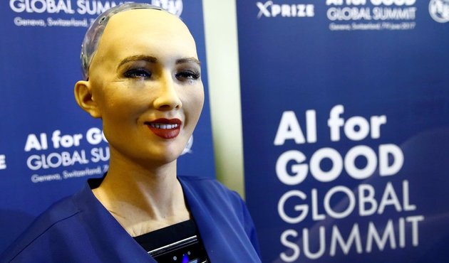 Suudi Arabistan dünyada bir ilke imza attı! Robota vatandaşlık verdiler...
