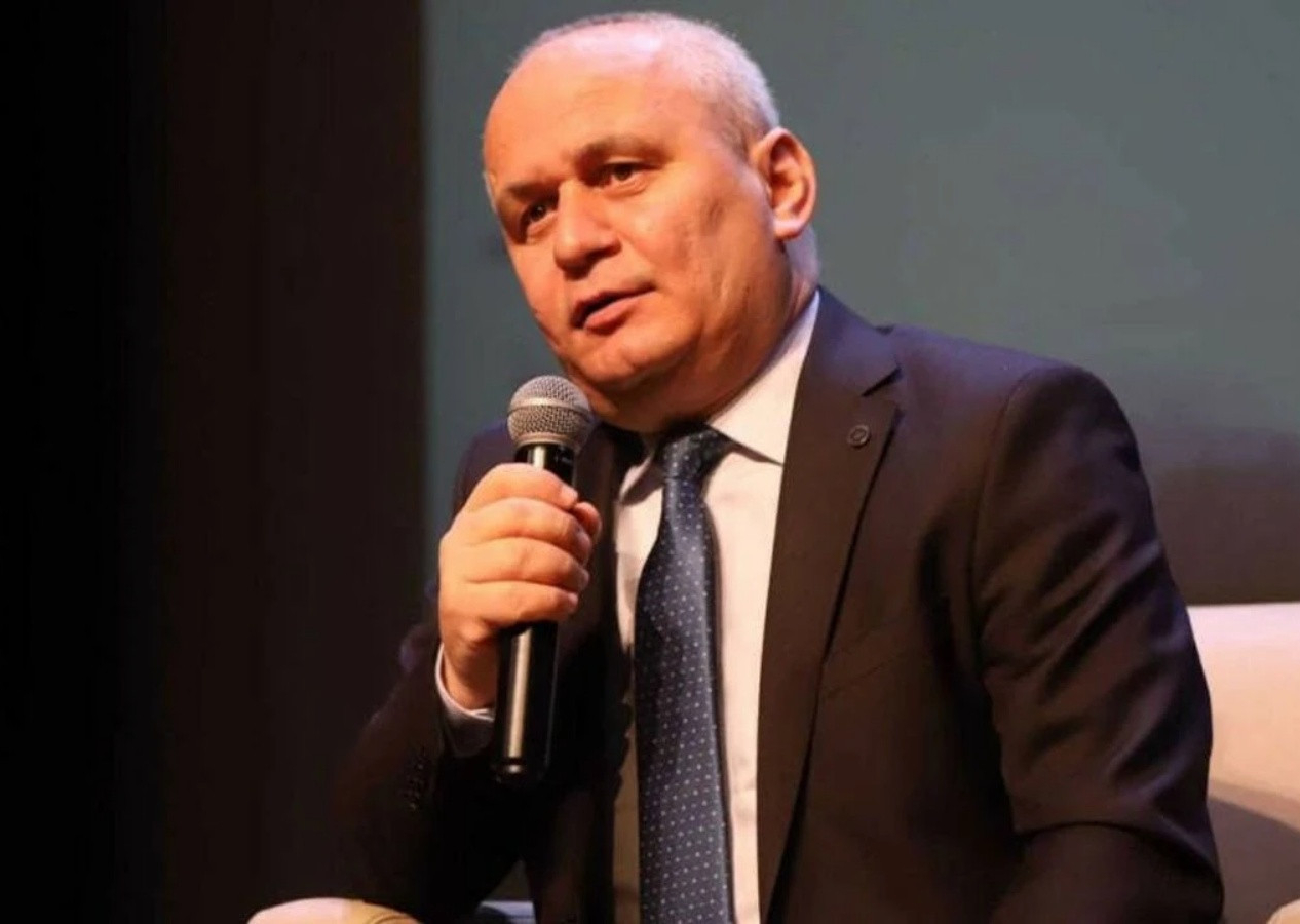 CHP’nin ilahiyatçı Cemil Kılıç yine polemik yaratmaya çalışıyor!  "Başörtüsü Allah’ın emri değil"