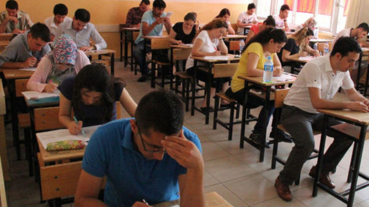 Açıköğretim kayıtları cep yakıyor! 2025-2026 AÖF harç ücretleri açıklandı