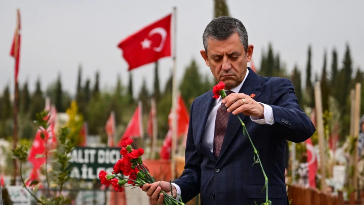 CHP’de dengeler değişiyor... Bomba kulis: Özgür Özel istifa edecek!