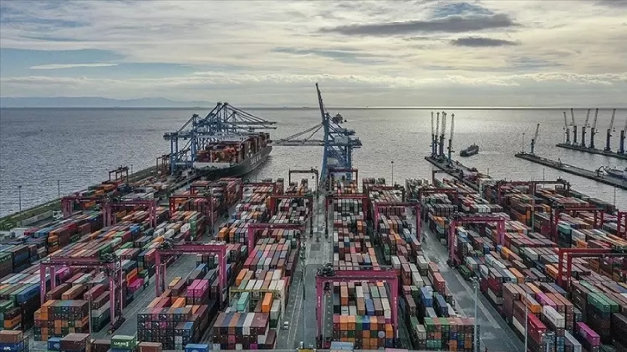 Ağustos ayı ihracat verileri açıklandı! Dış ticaret açığı son 46 ayın en düşük seviyesinde