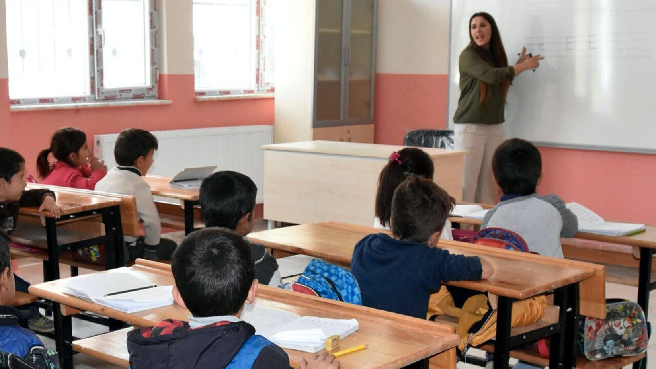 12 yıllık zorunlu eğitim süresi değişiyor! MEB'den tarihi hamle: Bakan Tekin "Revizyon kaçınılmaz" diyerek duyurdu...