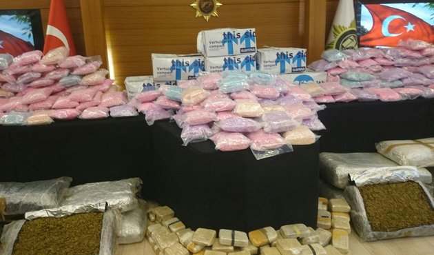 Türk polisinden en büyük uyuşturucu hap operasyonu!