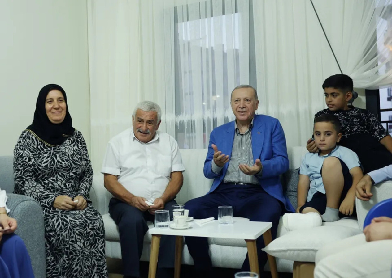 Cumhurbaşkanı Recep Tayyip Erdoğan'dan Malatya'da depremzede aileye ziyaret