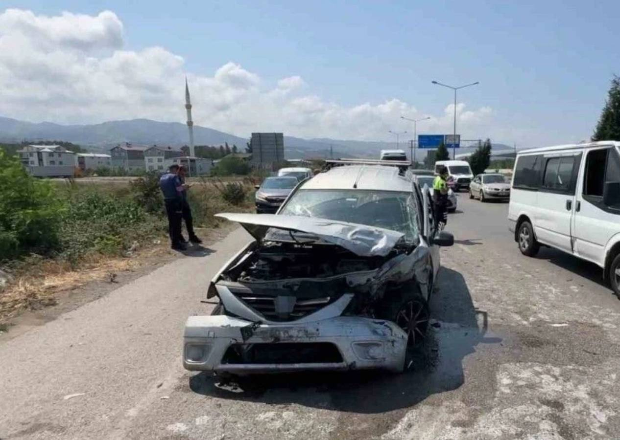 Gaziantep Nurdağı’nda otomobil şarampole devrildi: 4 yaralı