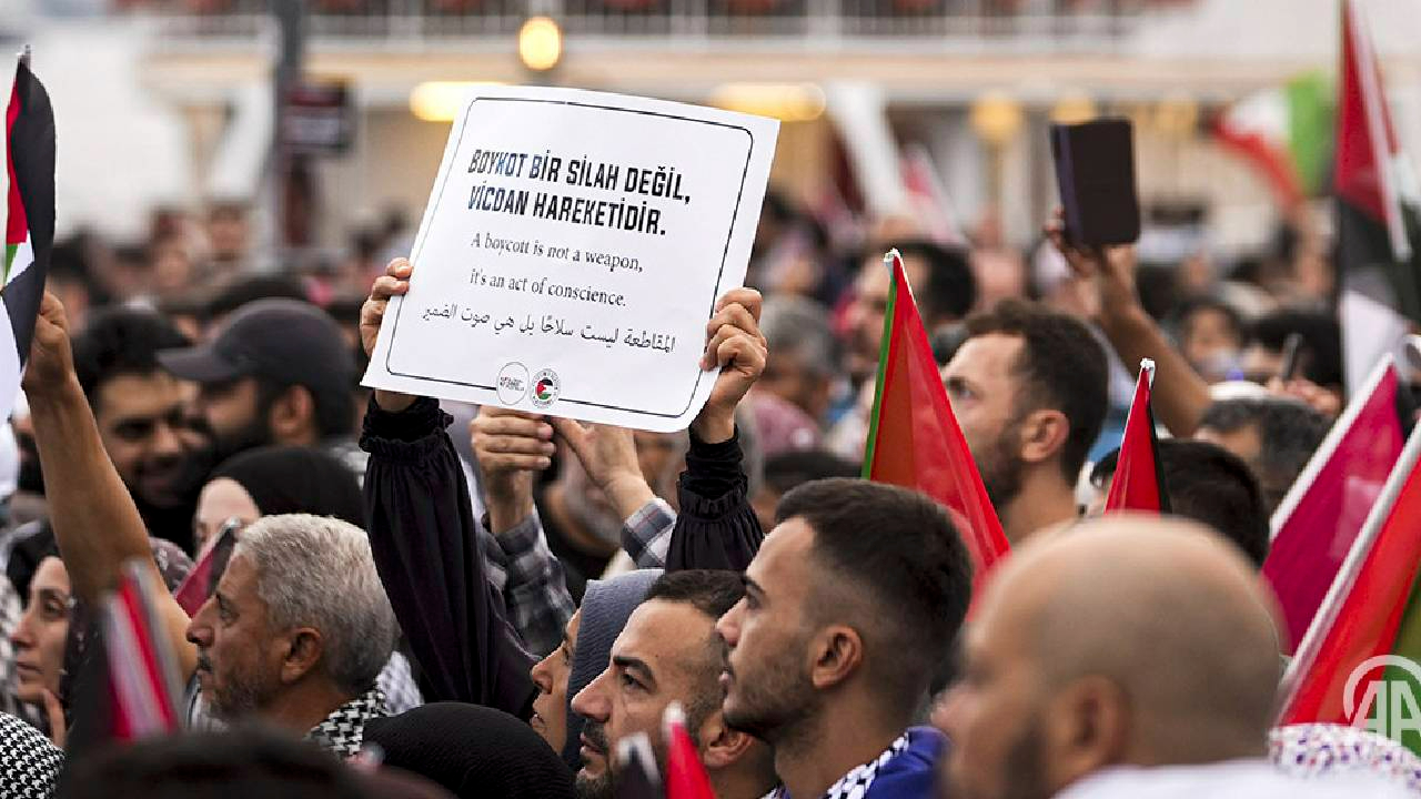 Binlerce insan tek yürek! Üsküdar'dan dünyaya mesaj: Türkiye insanlığın vicdanını koruyor!