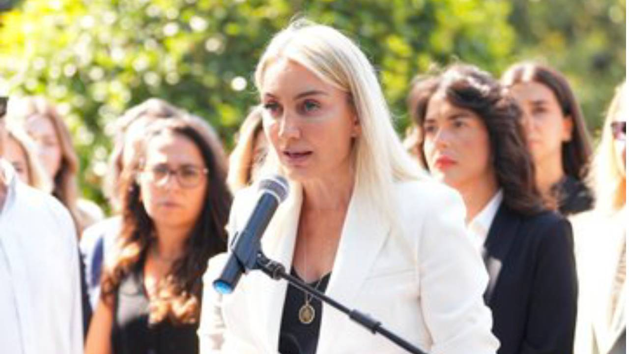 Dilek İmamoğlu’nun “ra’nın gözü” kolyesi sosyal medyanın gündeminde