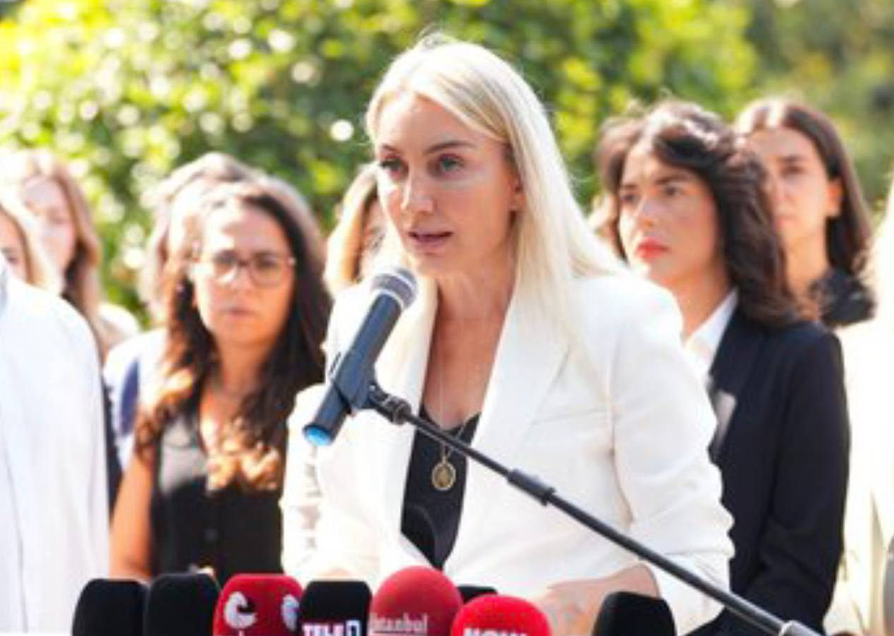 Dilek İmamoğlu’nun “ra’nın gözü” kolyesi sosyal medyanın gündeminde