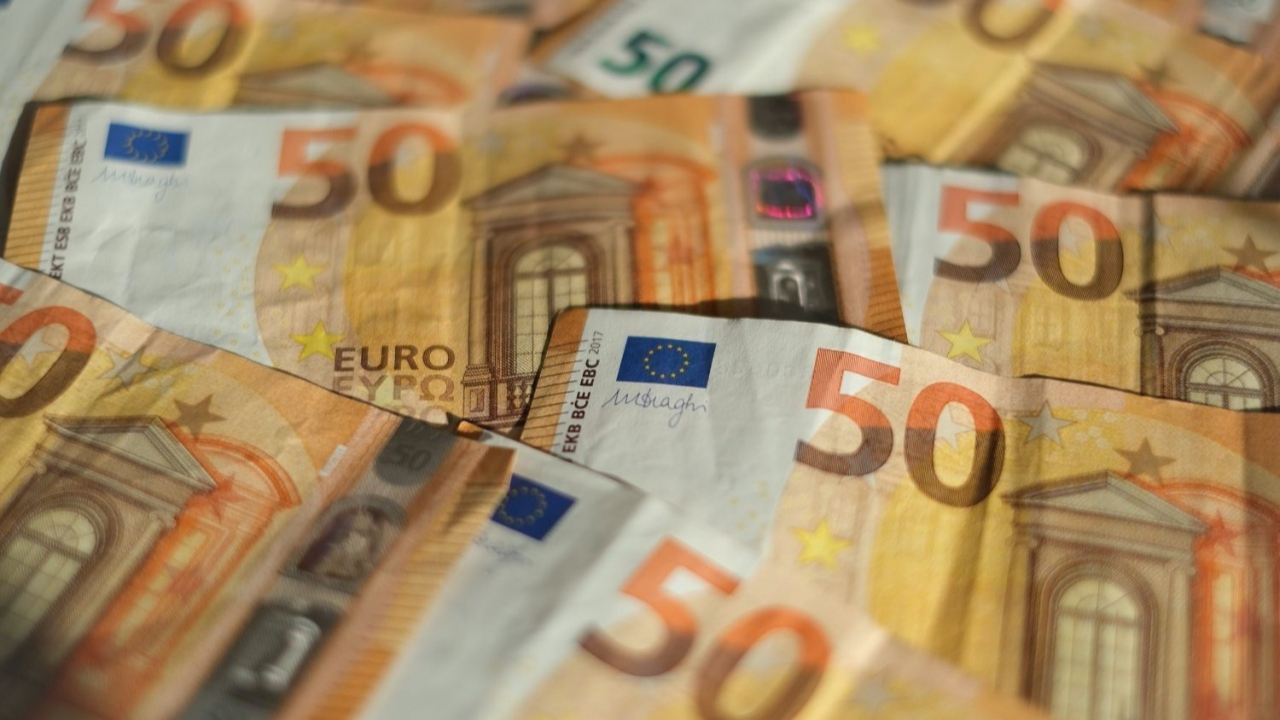 Euro zirveye tırmanıyor! 50 TL'ye yaklaştı