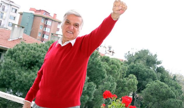Ünlü sanatçı yaşamını yitirdi...