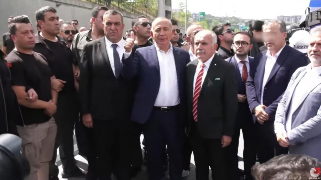 Gürsel Tekin CHP İl binası önünde! "Baba ocağına geldik, gayet rahatız! Bu bağıranların bir tanesi CHP'li değil"