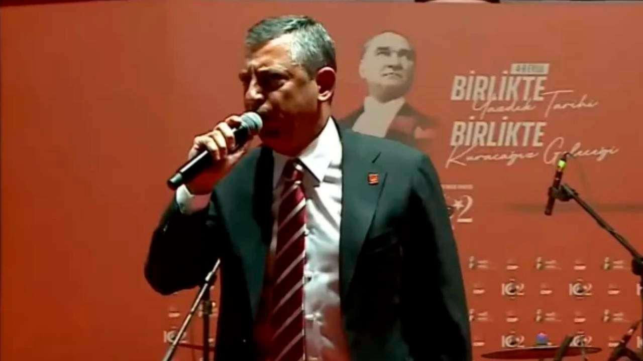 İl Başkanlığı'nı çalışma ofisi yaptı! Dikkat çeken Özgür Özel yorumu: Binada ne saklıyorlar?