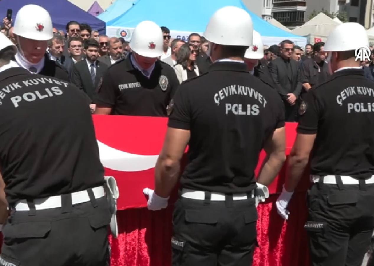 Şehitlere son veda! İmam baba, polis evladının namazını kıldırdı