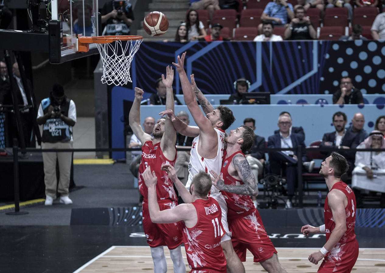 12 Dev Adam tarih yazdı: Milliler, EuroBasket'te yarı finalde!