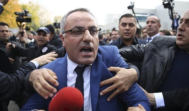 Gökçek taraftarlarından Akit TV yöneticisine saldırı!