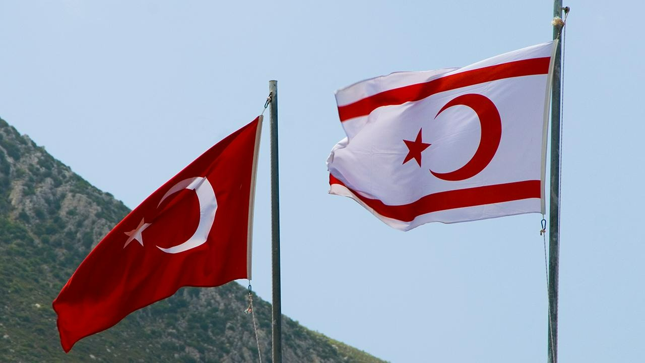 8 aday yarışa katılıyor... KKTC’de seçim heyecanı başladı! Tatar ve Erhürman resmen başvurdu!