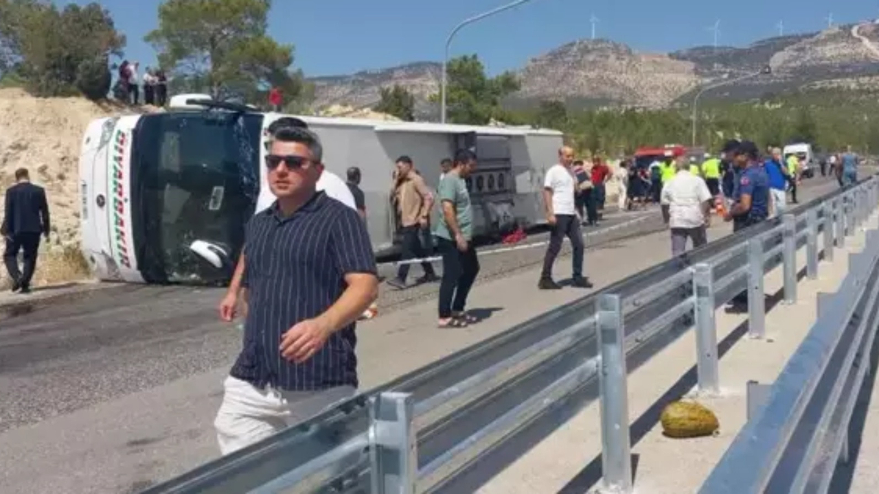 Mersin Mut’ta yolcu otobüsü kamyonla çarpıştı: Çok sayıda ölü ve yaralı var