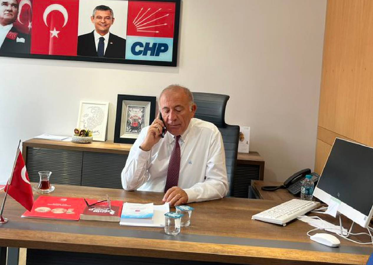 Sonunda kendine bir masa buldu! Gürsel Tekin CHP İstanbul İl Binasında görevine başladı