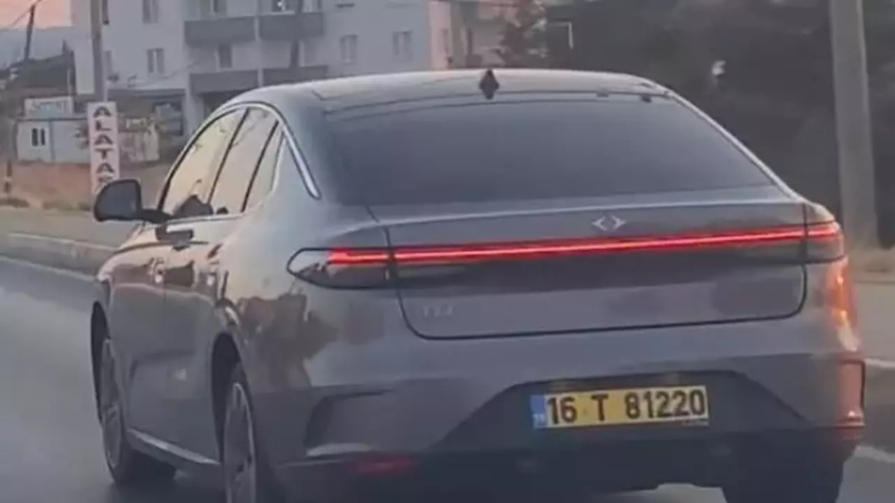 TOGG T10F yollarda parlıyor! Yerli sedan Ayvalık’ta görüntülendi